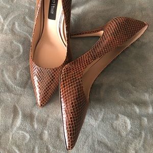 🆕 WHBM Olivia Pumps